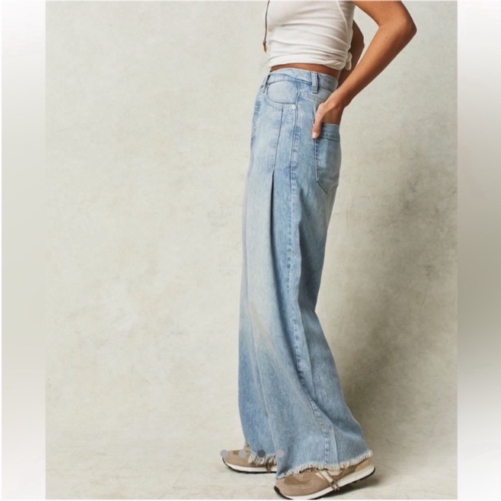 NWOT Free People We The Free Old West Slouchy Jeans - bleached indigo - Size 29 - Picture 3 of 7